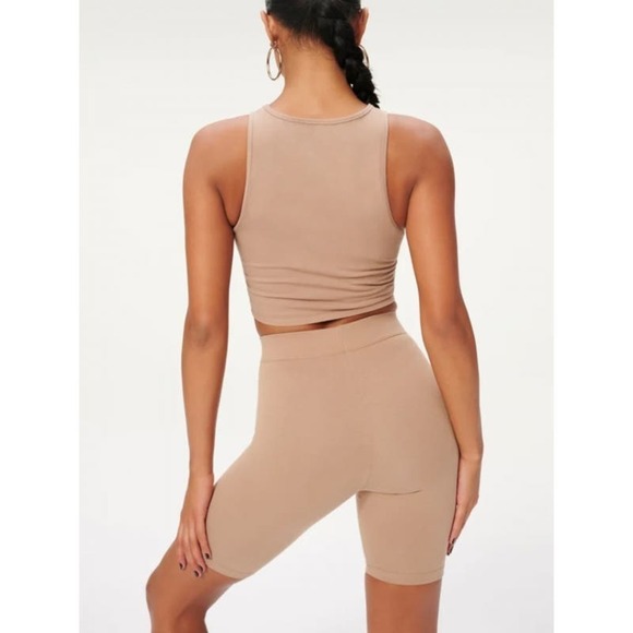NWT Good American Essential Cut in Crop Top Putty size 0 xs - Picture 5 of 7